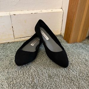 Women’s Kelly and Katie flats/dress shoes/ slip on shoes Size 6.5 M